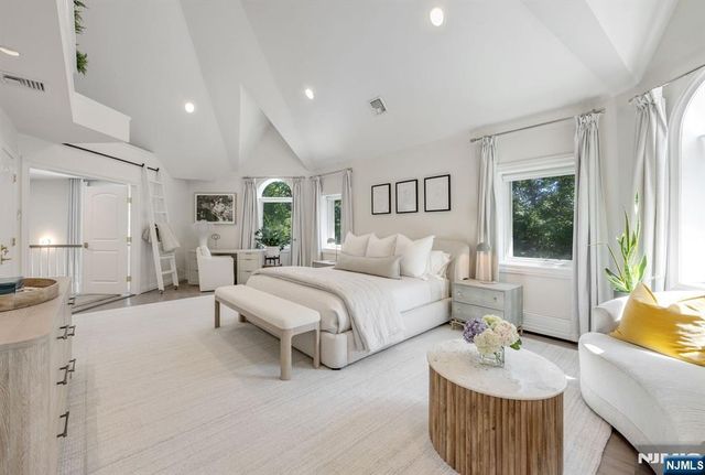 16 Ware Road, Upper Saddle River, NJ 07458