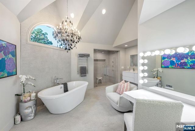 16 Ware Road, Upper Saddle River, NJ 07458