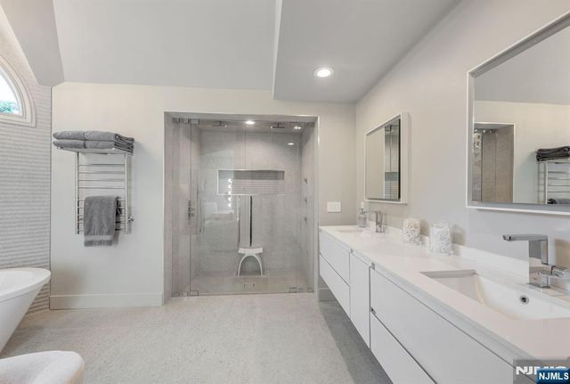 16 Ware Road, Upper Saddle River, NJ 07458
