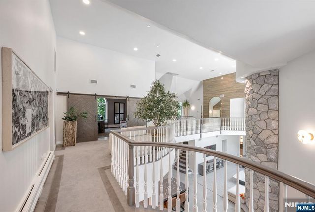 16 Ware Road, Upper Saddle River, NJ 07458