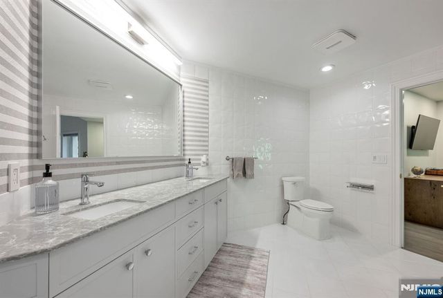 16 Ware Road, Upper Saddle River, NJ 07458