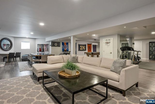 16 Ware Road, Upper Saddle River, NJ 07458