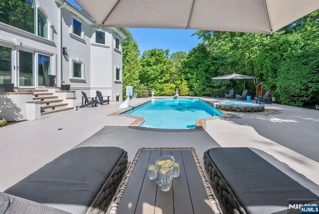 16 Ware Road, Upper Saddle River, NJ 07458
