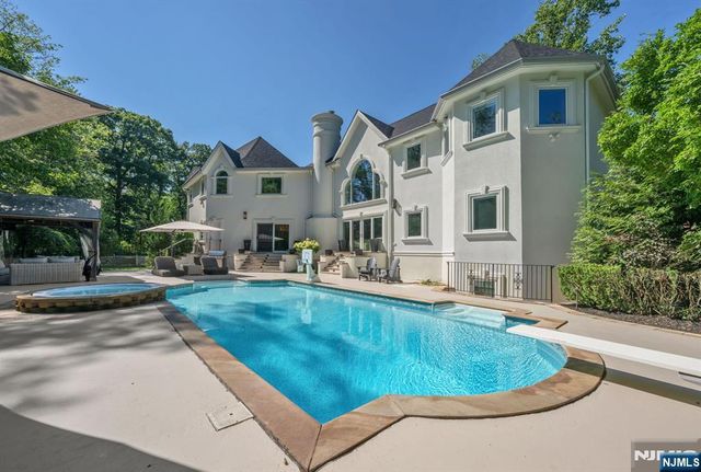 16 Ware Road, Upper Saddle River, NJ 07458