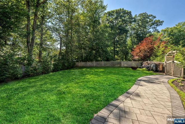 16 Ware Road, Upper Saddle River, NJ 07458