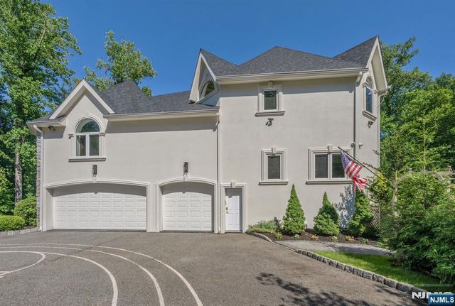 16 Ware Road, Upper Saddle River, NJ 07458