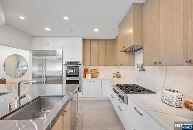 16 Ware Road, Upper Saddle River, NJ 07458