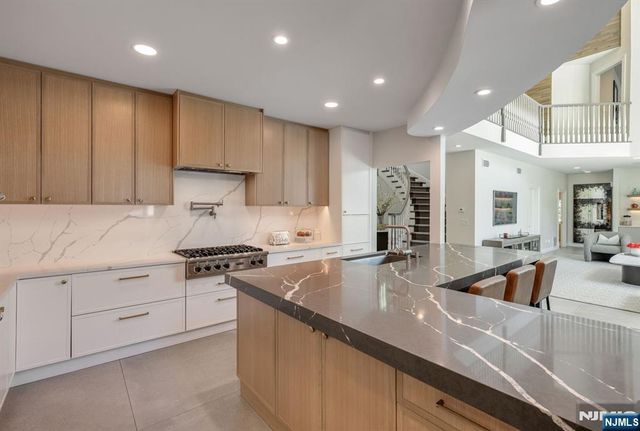 16 Ware Road, Upper Saddle River, NJ 07458