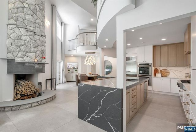 16 Ware Road, Upper Saddle River, NJ 07458
