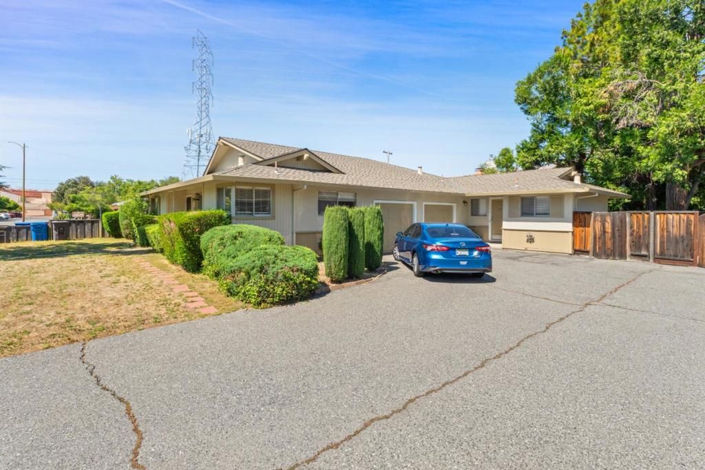 Image 4 of property listing at 106 Verde Court, Los Gatos, CA 95032
