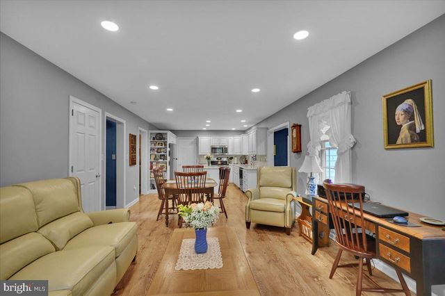 1424 HAY FIELD DR, East Earl, PA 17519