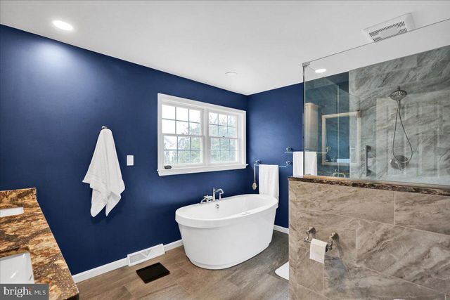 1424 HAY FIELD DR, East Earl, PA 17519