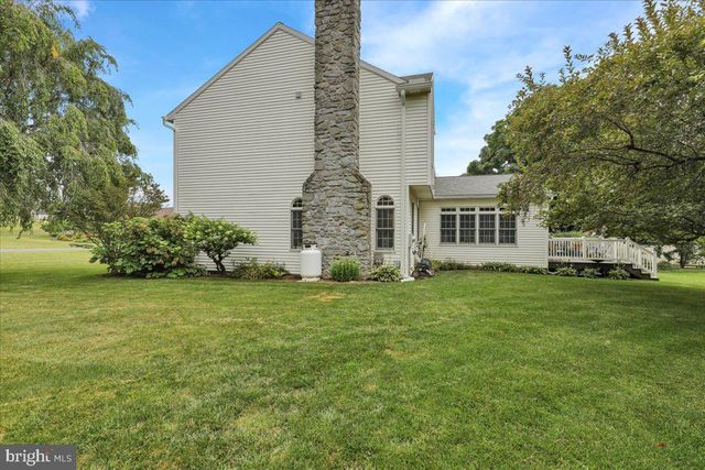 1424 HAY FIELD DR, East Earl, PA 17519