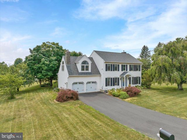 1424 HAY FIELD DR, East Earl, PA 17519