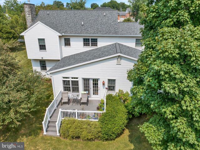 1424 HAY FIELD DR, East Earl, PA 17519