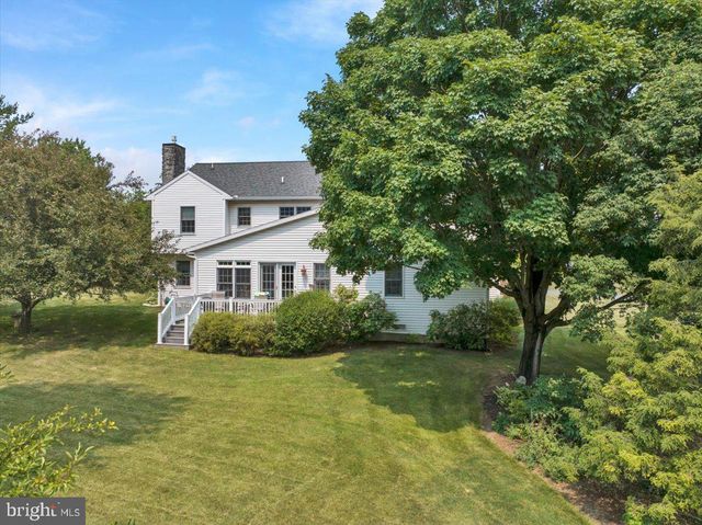 1424 HAY FIELD DR, East Earl, PA 17519