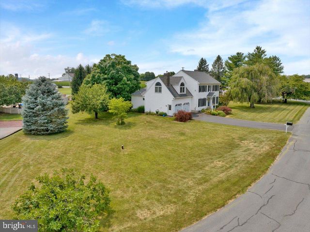 1424 HAY FIELD DR, East Earl, PA 17519