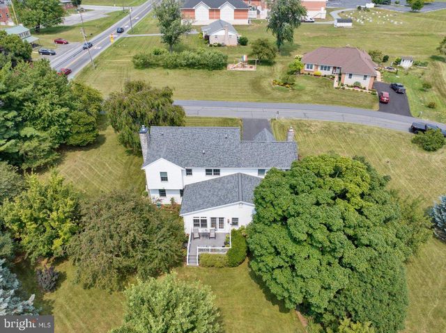 1424 HAY FIELD DR, East Earl, PA 17519