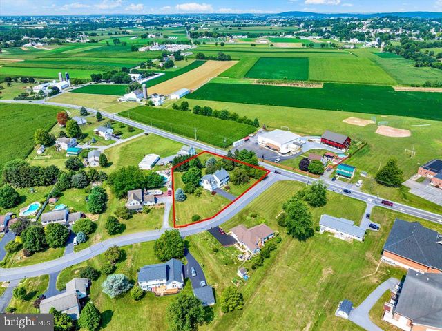 1424 HAY FIELD DR, East Earl, PA 17519
