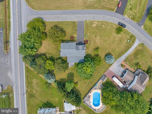 1424 HAY FIELD DR, East Earl, PA 17519