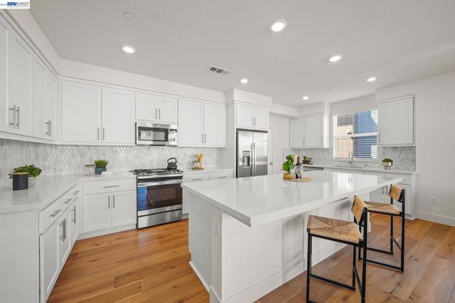 9732 Seawind Way, Newark, CA 94560