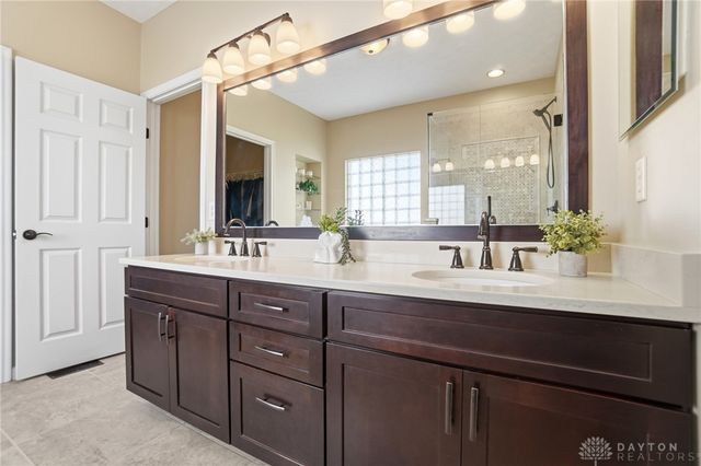 47 Dinsley Place, Springboro, OH 45066