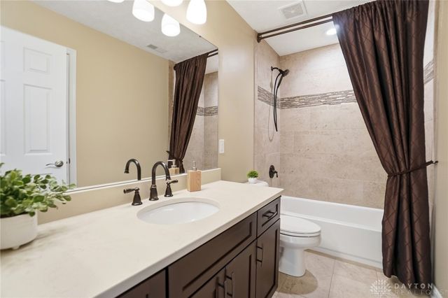 47 Dinsley Place, Springboro, OH 45066