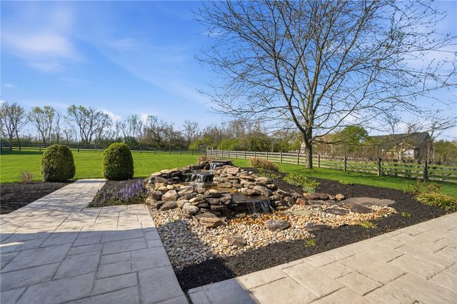 47 Dinsley Place, Springboro, OH 45066