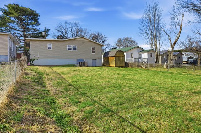 714 N Cedar St, Winchester, TN 37398