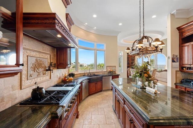 7020 El Fuerte St, Carlsbad, CA 92009