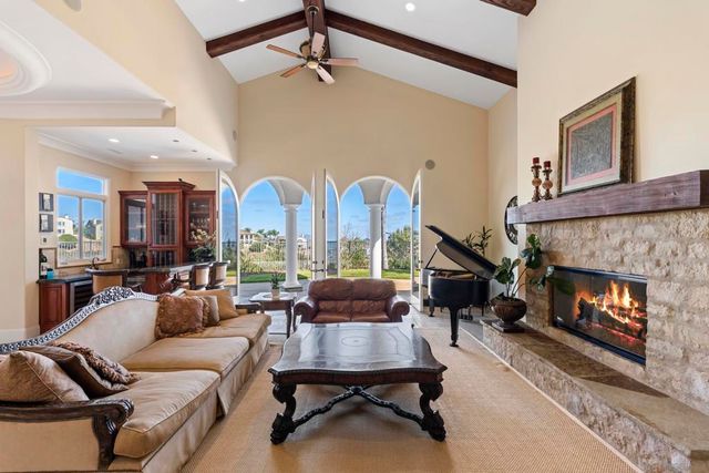 7020 El Fuerte St, Carlsbad, CA 92009
