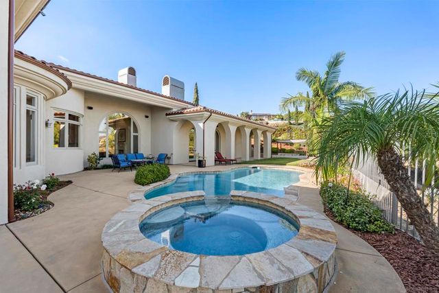 7020 El Fuerte St, Carlsbad, CA 92009