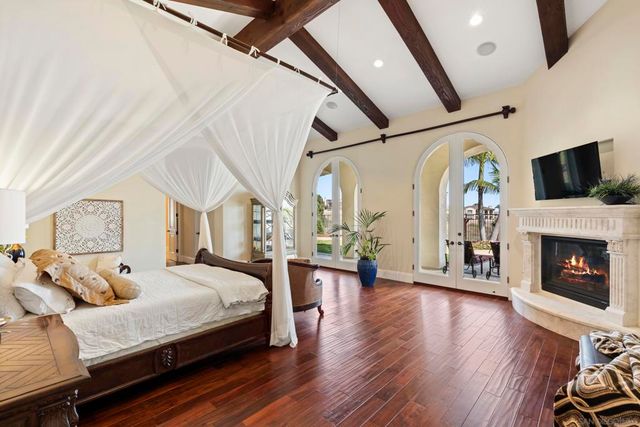 7020 El Fuerte St, Carlsbad, CA 92009