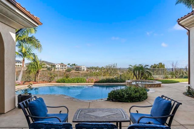 7020 El Fuerte St, Carlsbad, CA 92009