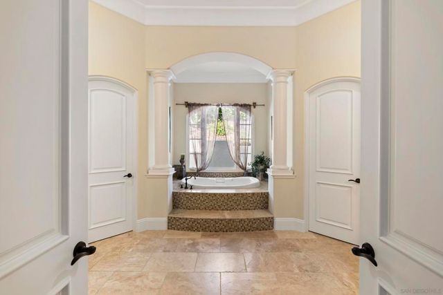 7020 El Fuerte St, Carlsbad, CA 92009