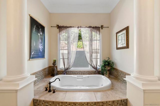 7020 El Fuerte St, Carlsbad, CA 92009