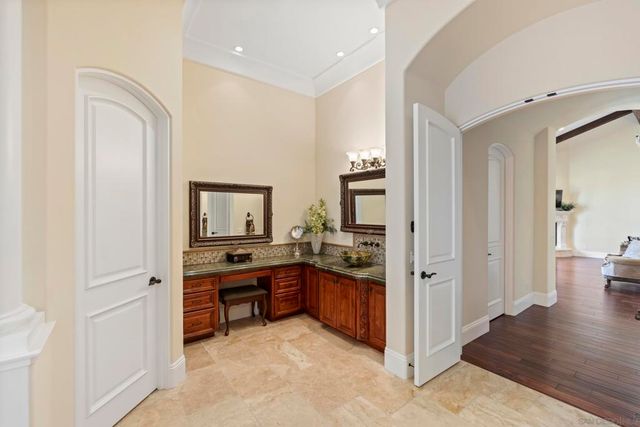 7020 El Fuerte St, Carlsbad, CA 92009