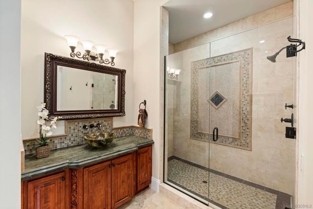 7020 El Fuerte St, Carlsbad, CA 92009