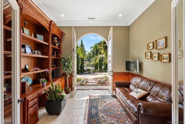 7020 El Fuerte St, Carlsbad, CA 92009