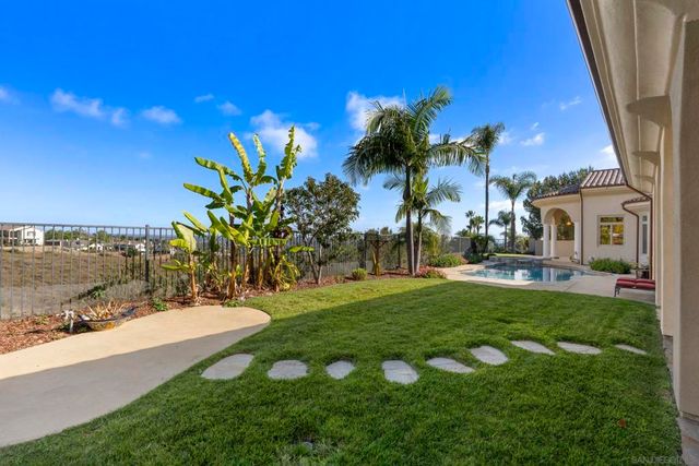 7020 El Fuerte St, Carlsbad, CA 92009