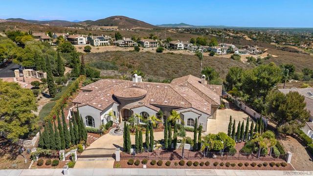 7020 El Fuerte St, Carlsbad, CA 92009