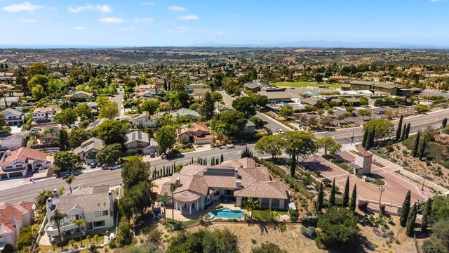 7020 El Fuerte St, Carlsbad, CA 92009