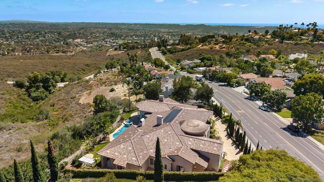 7020 El Fuerte St, Carlsbad, CA 92009