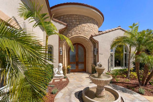 7020 El Fuerte St, Carlsbad, CA 92009