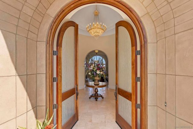 7020 El Fuerte St, Carlsbad, CA 92009