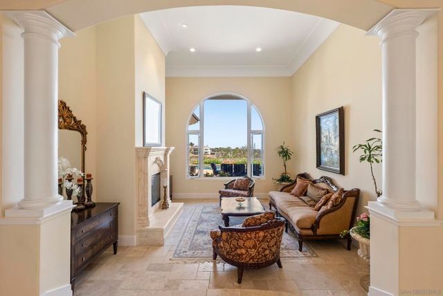 7020 El Fuerte St, Carlsbad, CA 92009