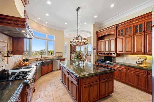 7020 El Fuerte St, Carlsbad, CA 92009