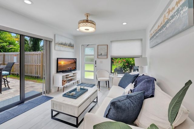 201 SE 7th Street, Delray Beach, FL 33483