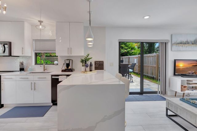 201 SE 7th Street, Delray Beach, FL 33483