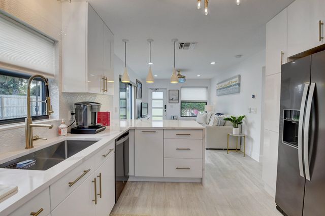 201 SE 7th Street, Delray Beach, FL 33483